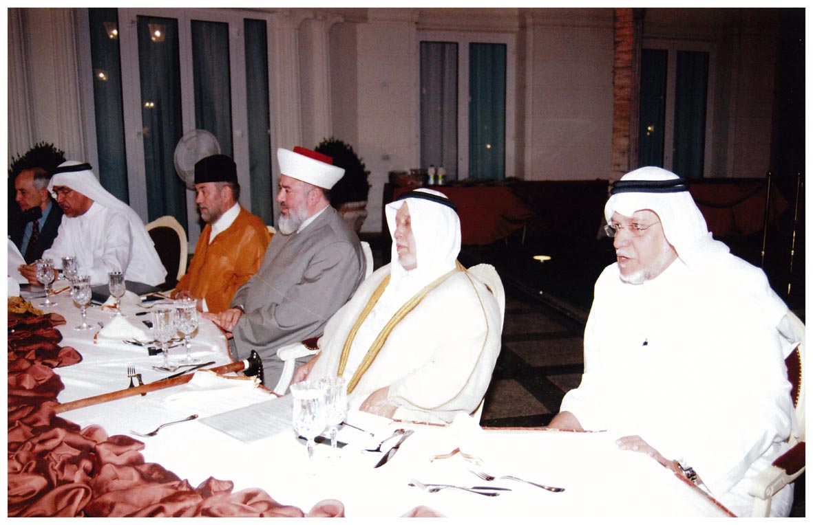 صورة 1136: الأستاذ إحسان طيب، معالي الدكتور محمد عبده يماني، ()، الدكتور حسن الوراكلي، حسين عاتق الغريبي 