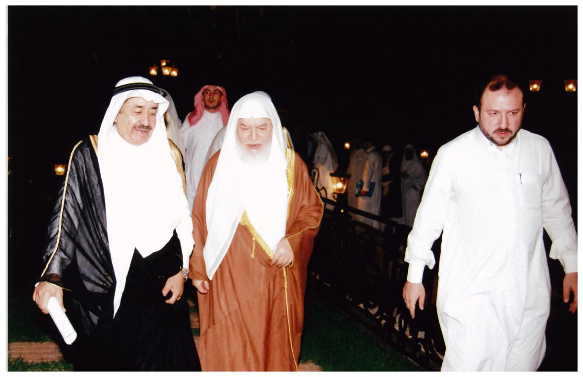 صورة 1157: ()، الشيخ محمد محمد عوامة، معالي الدكتور رضا عبيد، السيد إباء عبد المقصود خوجه 