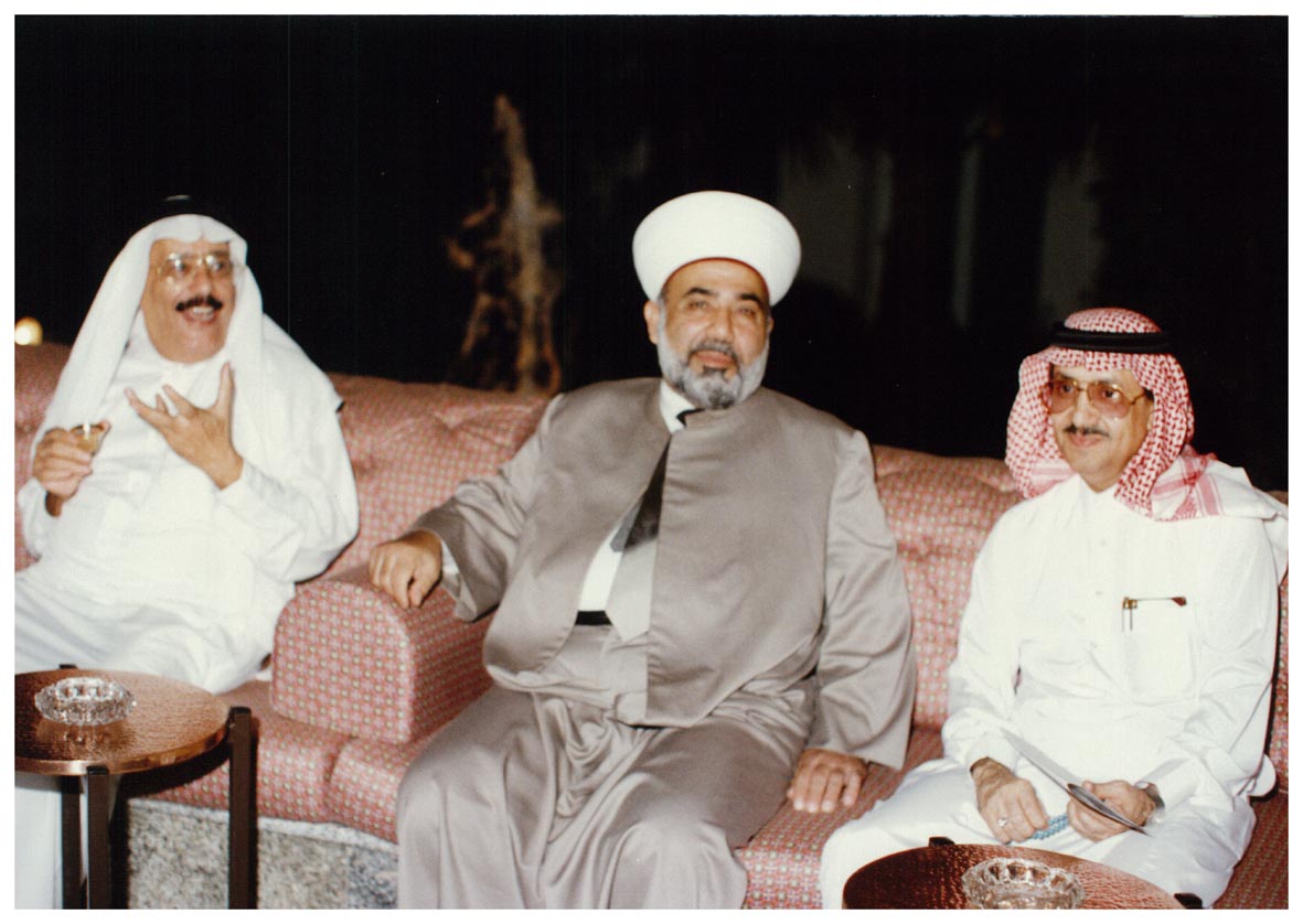 صورة 12092: الأستاذ عبد الله عبد الرحمن الجفري، الدكتور محمد علي الجوزو، () 