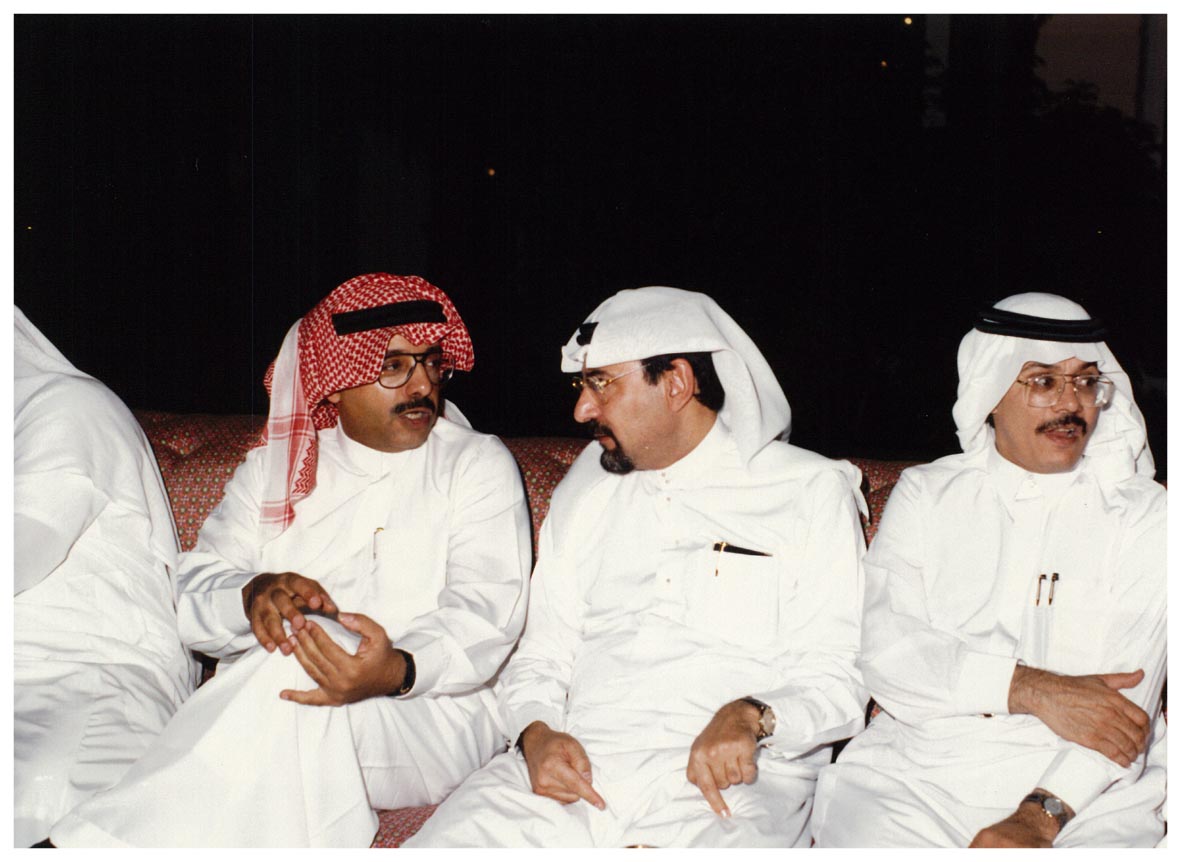 صورة 12196: الدكتور سعد العرابي الحارثي، معالي الأستاذ إياد مدني، الدكتور أنور عبد المجيد 