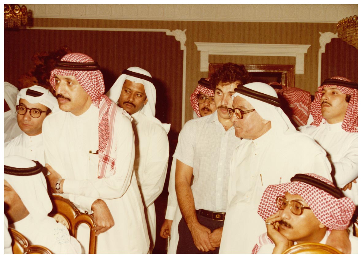 صورة 13502: () وخلفه المهندس محمد سعيد خوجه، فالأستاذ حسن قزاز، فالشيخ عبد المقصود خوجه 