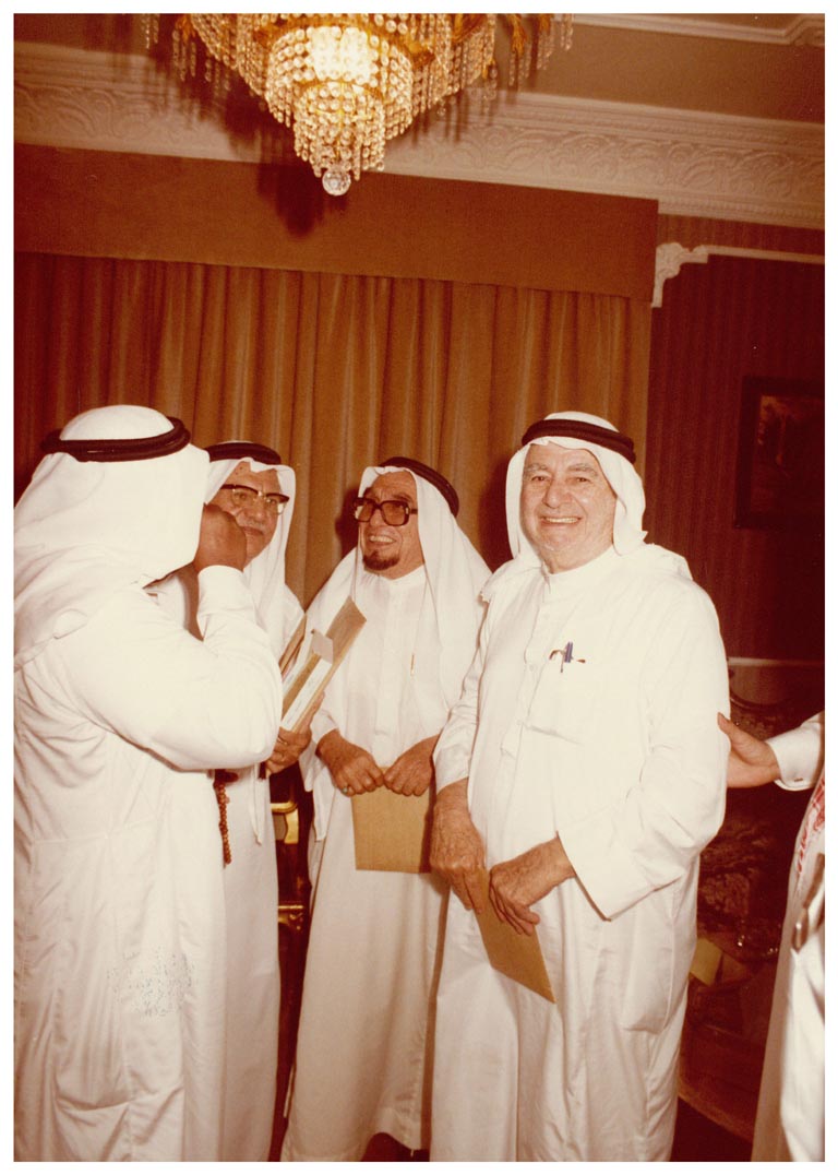 صورة 13529: الأستاذ علي حافظ، فالأستاذ عثمان حافظ، فمعالي الشيخ عبد الله بلخير 