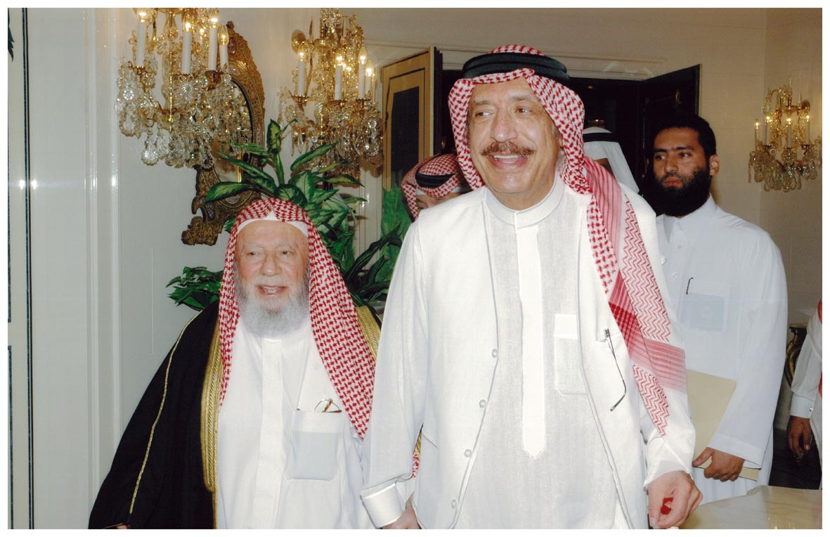 صورة 1462: معالي الشيخ عبد المقصود خوجه، سعادة الدكتور عدنان بن علي رضا النحوي، () 