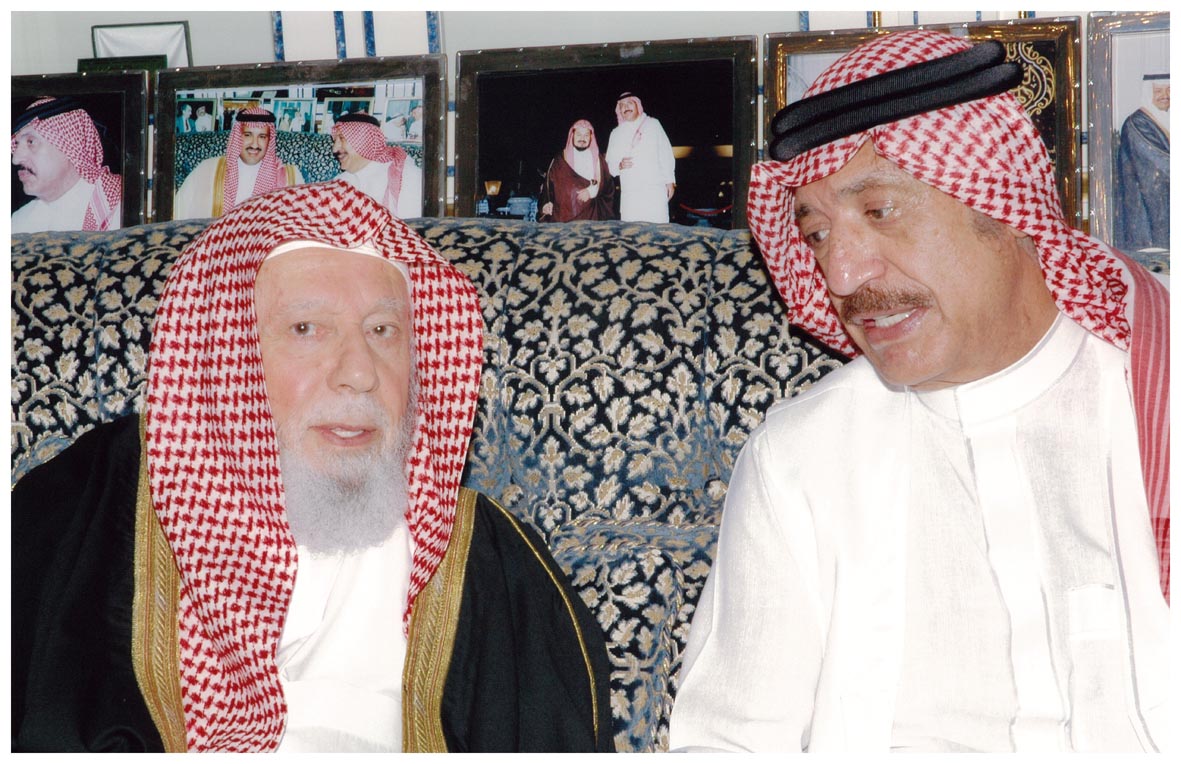 صورة 1469: معالي الشيخ عبد المقصود خوجه، سعادة الدكتور عدنان بن علي رضا النحوي 