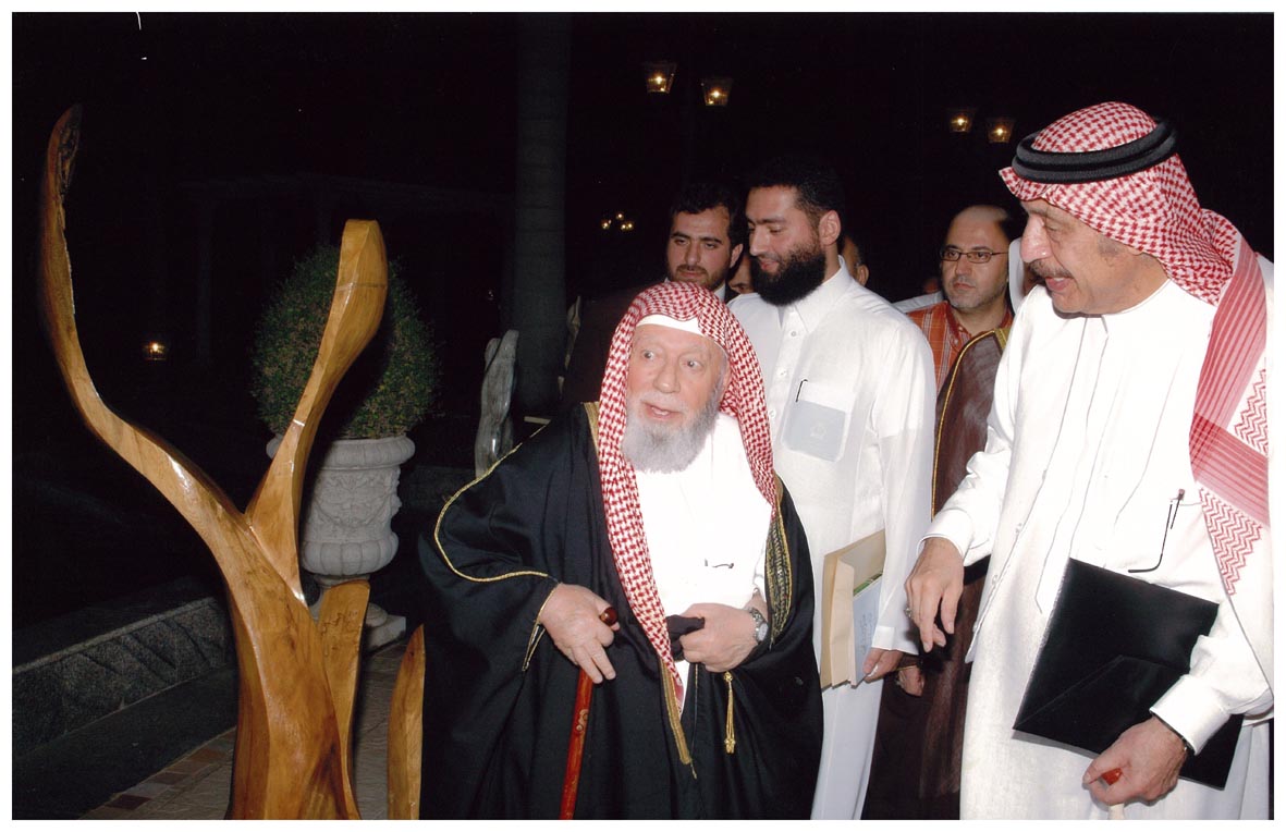 صورة 1489: معالي الشيخ عبد المقصود خوجه، سعادة الدكتور عدنان بن علي رضا النحوي، () 
