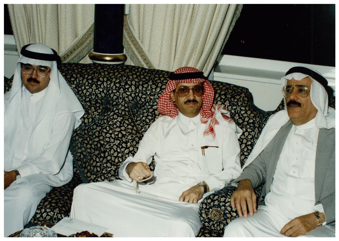 صورة 16998: الدكتور غازي عوض الله، الأستاذ عبد الله عبد الرحمن الجفري، الأستاذ فؤاد أبو منصور 