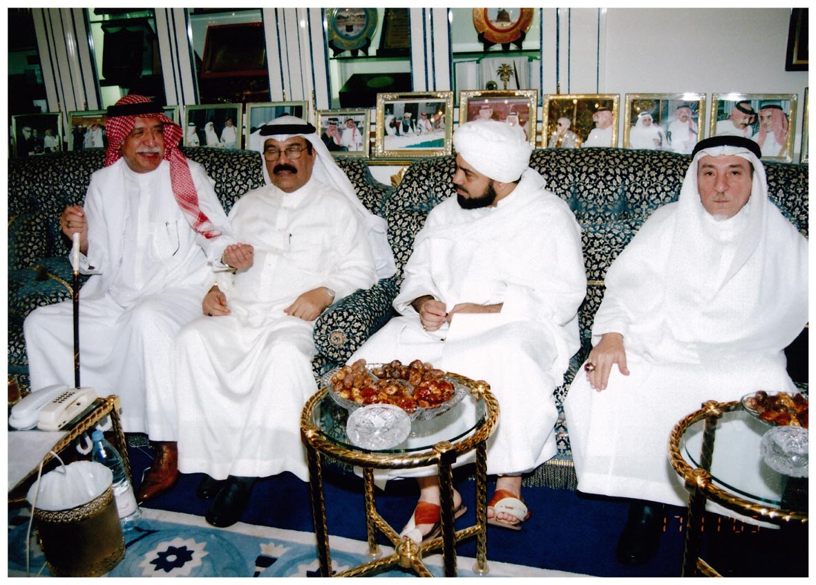 صورة 1735: ()، الدكتور عبد الله فدعق، الأستاذ علي محمد حسون، الشيخ عبد المقصود خوجه 