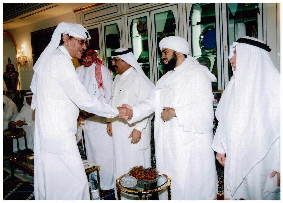 صورة 1751: الدكتور عبد الله فدعق، الدكتور عبد الله مناع، الأستاذ علي محمد حسون، الشيخ عبد المقصود خوجه، () 