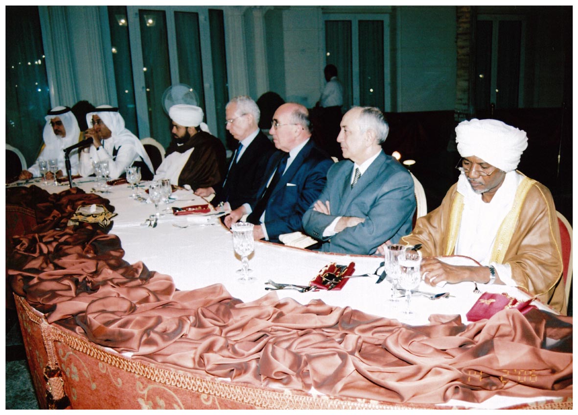 صورة 1790: القنصل السوداني ()، أمير باشا زينالوف، ()، ()، الدكتور عبد الله فدعق، ()، أ. د. سهيل قاضي 