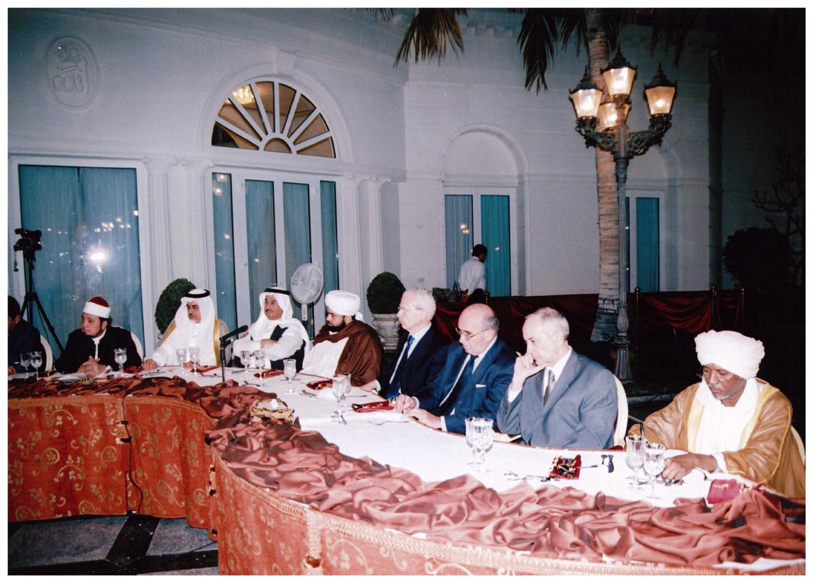 صورة 1792: القنصل السوداني ()، القنصل الروسي أمير باشا زينالوف، ()، ()، الدكتور عبد الله فدعق، ()، أ. د. سهيل قاضي، ( بدر الدين) 