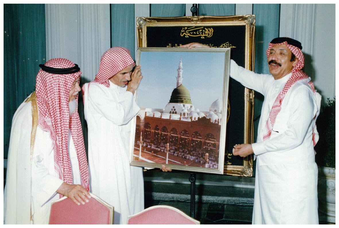 صورة 19429: الشيخ عبد المقصود خوجه فالأستاذ أحمد صالح الصالح فالأستاذ عثمان الصالح 