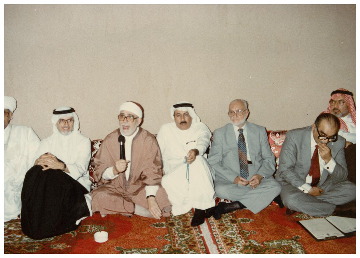 صورة 19860: () () () فالشيخ محمد الحبيب ابن الخوجه فمعالي د. عبد الله نصيف 