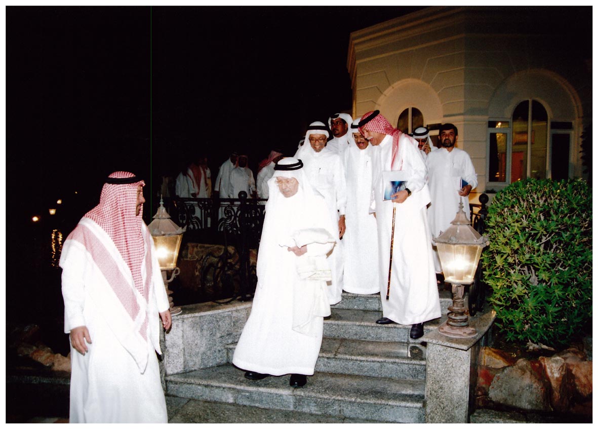 صورة 2001: ()، الأستاذ عبد الفتاح أبو مدين، الشيخ عبد المقصود خوجه، ()، ()، .. 