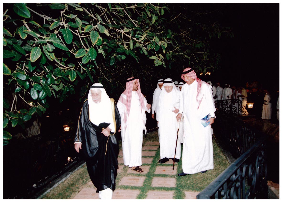 صورة 2002: الشيخ عبد المقصود خوجه، الأستاذ عبد الفتاح أبو مدين، ()، الأستاذ عبد الله الحصين 