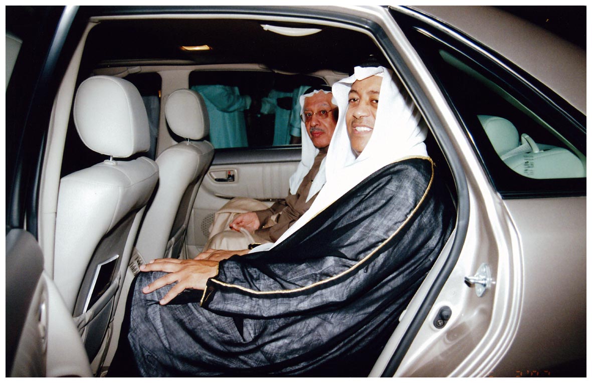 صورة 206: ( الماس) بجانب الدكتور عبد اللطيف جاسم كانو -داخل السيارة- 
