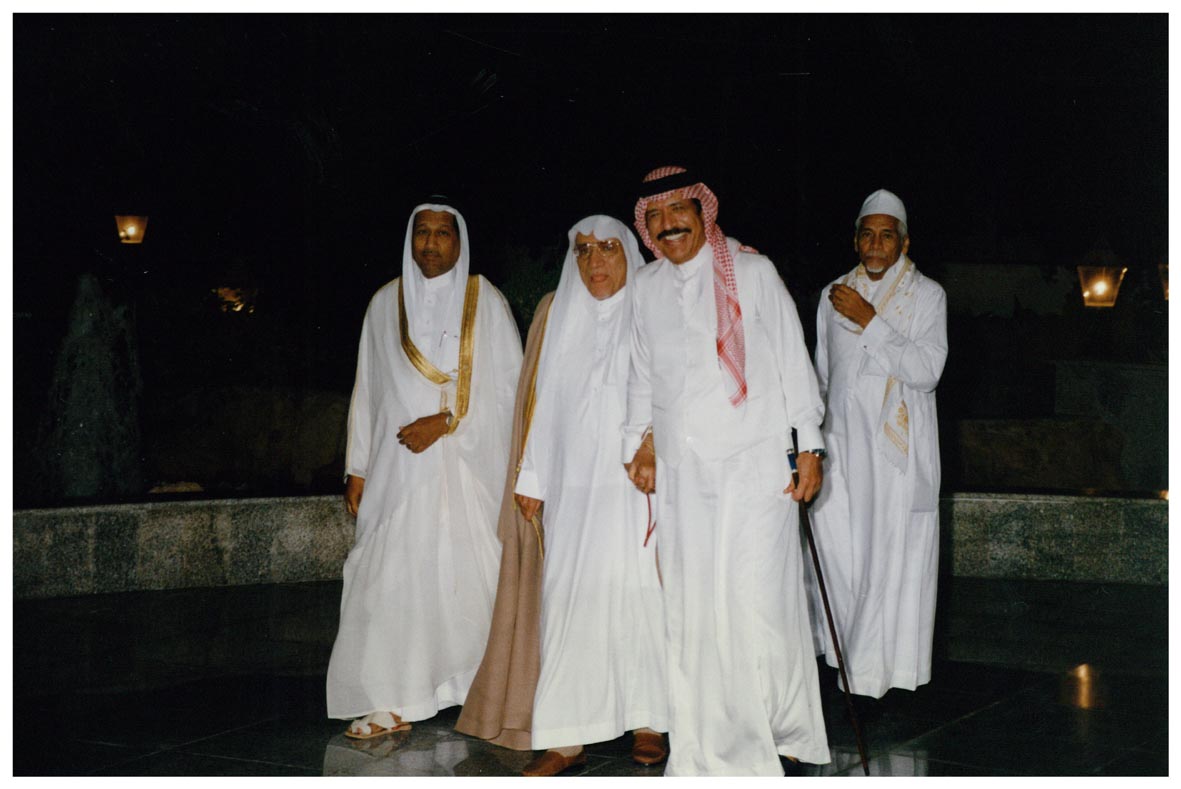 صورة 21995: الشيخ عبد المقصود خوجه، معالي الشيخ حسين علي عرب، ()، الأستاذ عبد الرحمن عمر خياط 