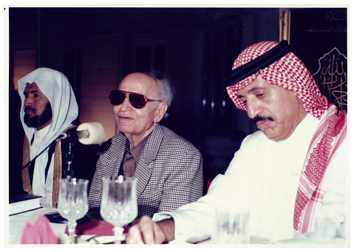 صورة 24075: الشيخ عبد المقصود خوجه، الدكتور حسين مؤنس، معالي الدكتور راشد الراجح 