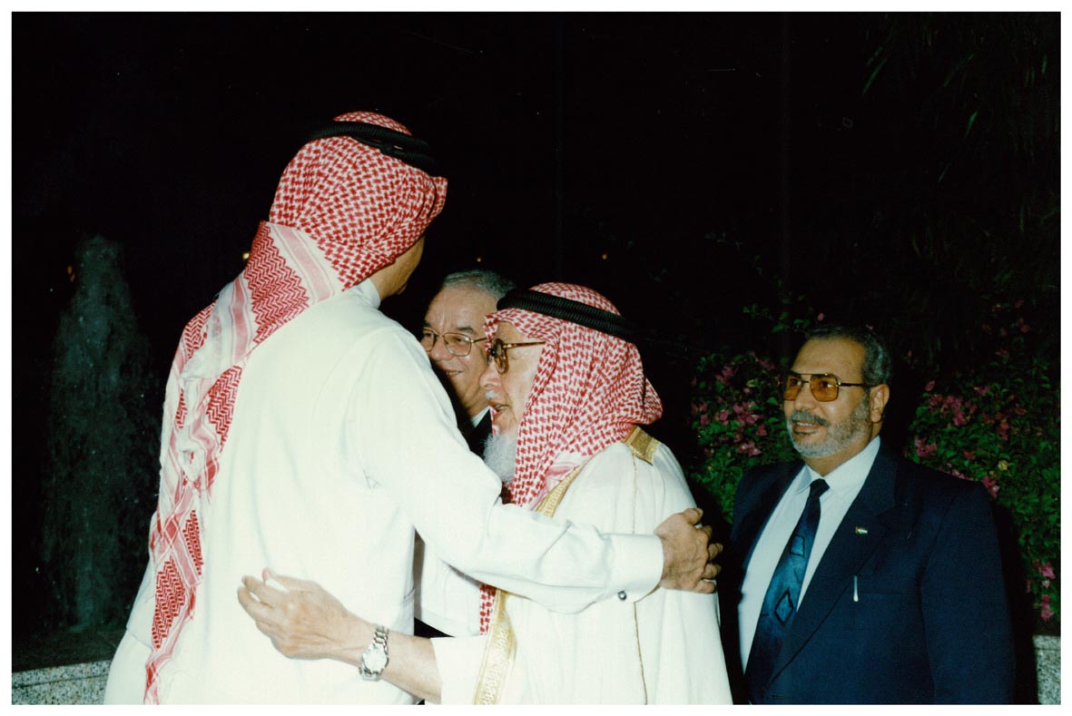 صورة 25471: ()، الشيخ عثمان الصالح، الأستاذ راضي صدوق، الشيخ عبد المقصود خوجه 