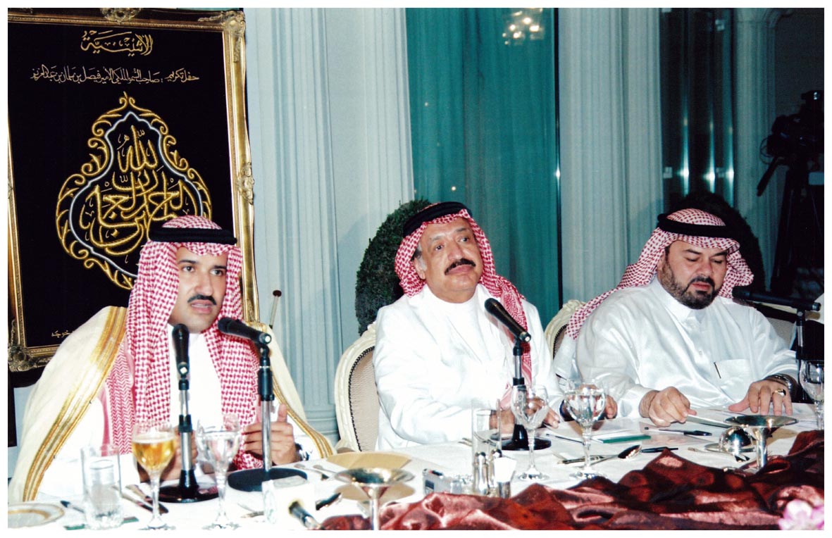 صورة 2586: الأستاذ حسان كتوعة، الشيخ عبد المقصود خوجه، صاحب السمو الملكي الأمير فيصل بن سلمان 