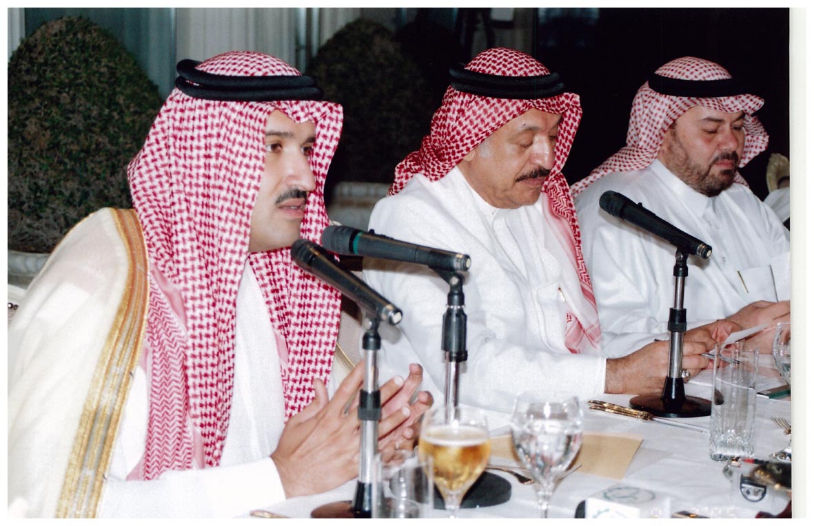 صورة 2588: الأستاذ حسان كتوعة، الشيخ عبد المقصود خوجه، صاحب السمو الملكي الأمير فيصل بن سلمان 