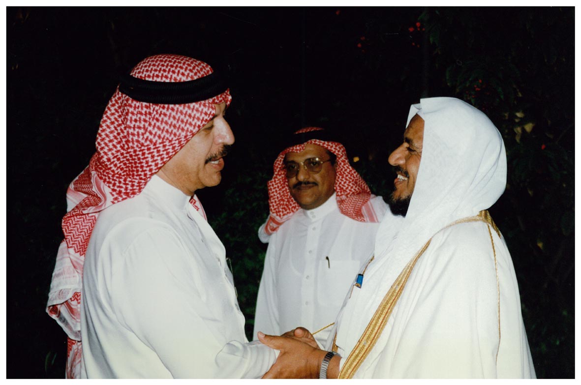 صورة 25905: د. عبد الله المصلح، الأستاذ منصور سلطان الشريف، الشيخ عبد المقصود خوجه 