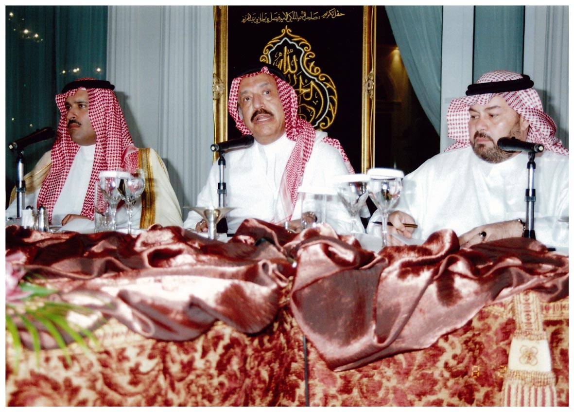 صورة 2598: الأستاذ حسان كتوعة، الشيخ عبد المقصود خوجه، صاحب السمو الملكي الأمير فيصل بن سلمان 