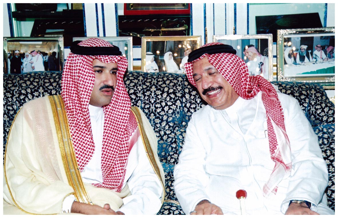 صورة 2611: معالي الشيخ عبد المقصود خوجه، صاحب السمو الملكي الأمير فيصل بن سلمان 