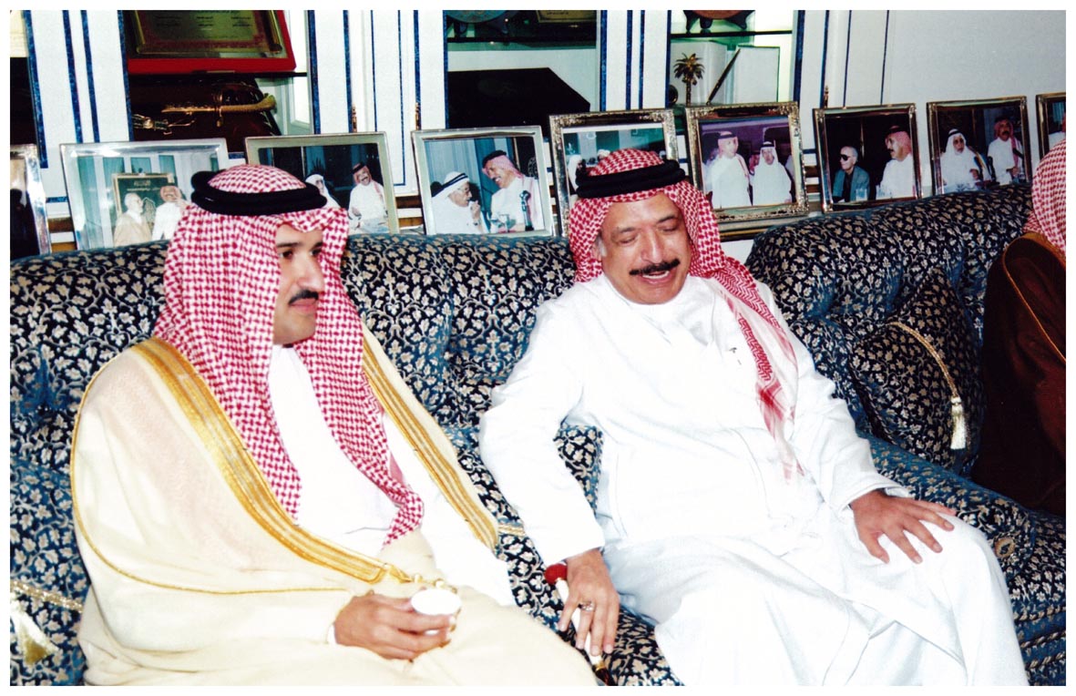 صورة 2613: معالي الشيخ عبد المقصود خوجه، صاحب السمو الملكي الأمير فيصل بن سلمان 