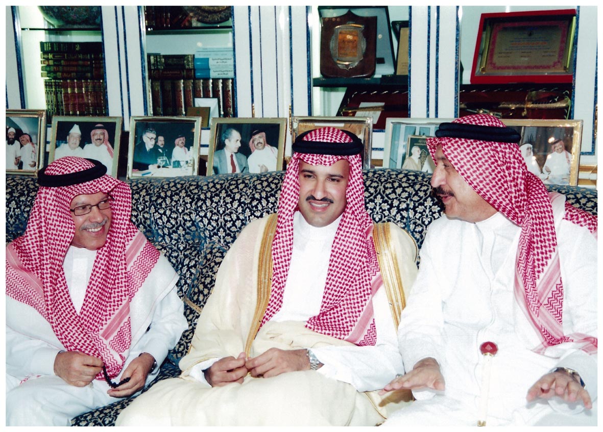 صورة 2633: معالي الشيخ عبد المقصود خوجه، صاحب السمو الملكي الأمير فيصل بن سلمان، () 
