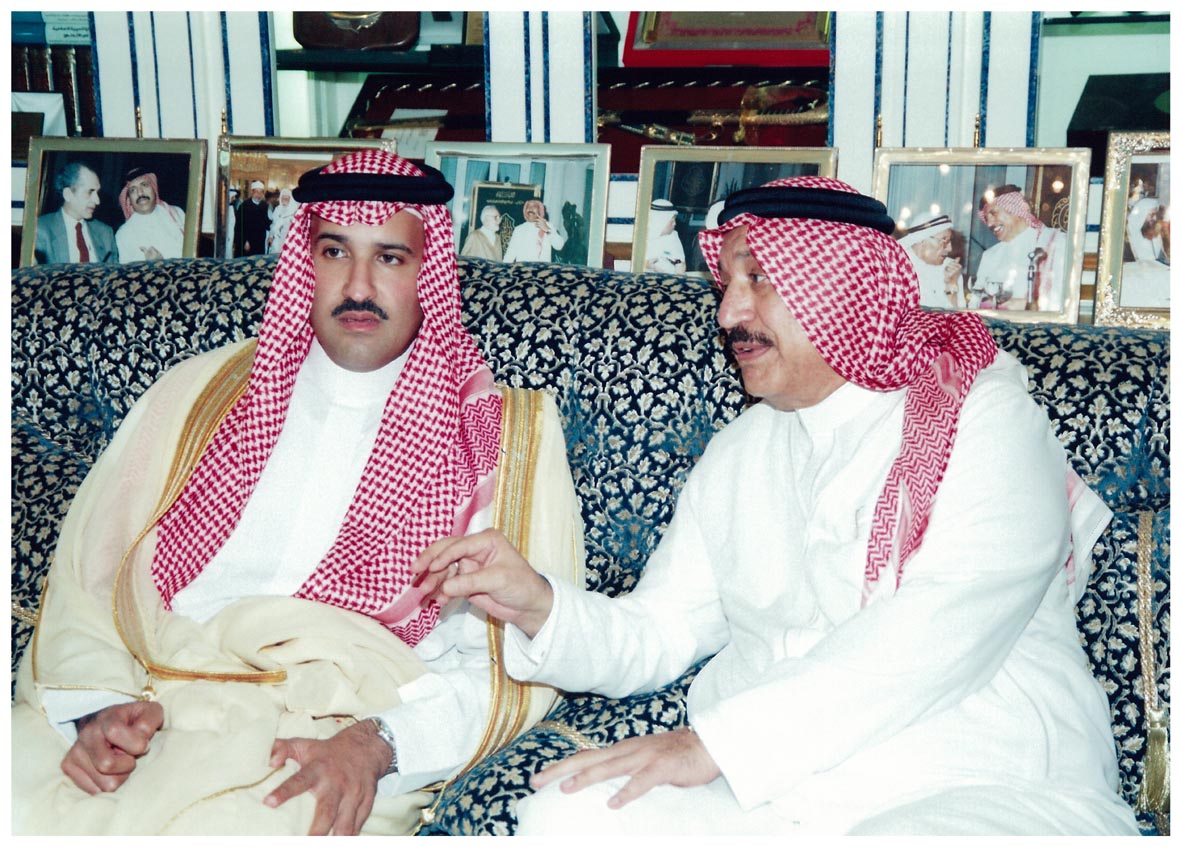 صورة 2636: معالي الشيخ عبد المقصود خوجه، صاحب السمو الملكي الأمير فيصل بن سلمان 
