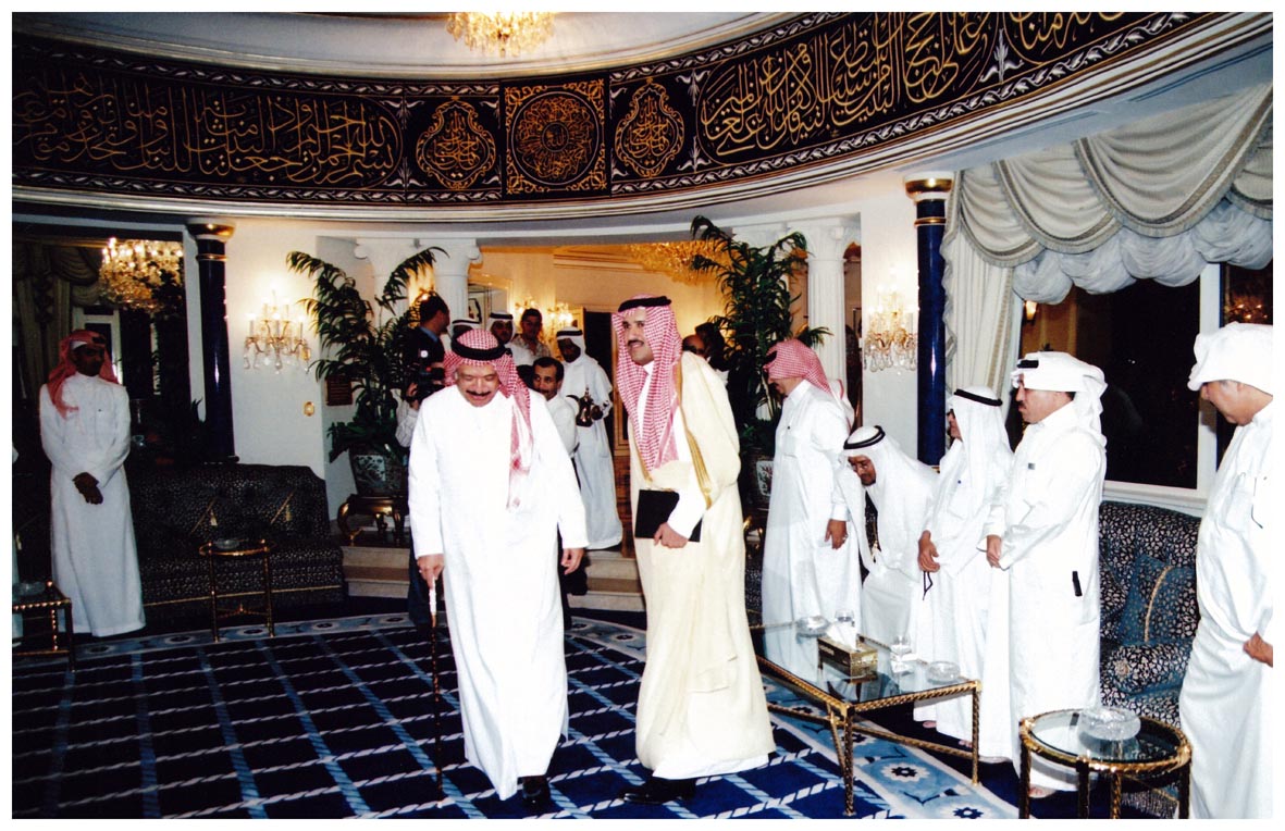 صورة 2650: الأمير فيصل بن سلمان فالشيخ عبد المقصود خوجه 