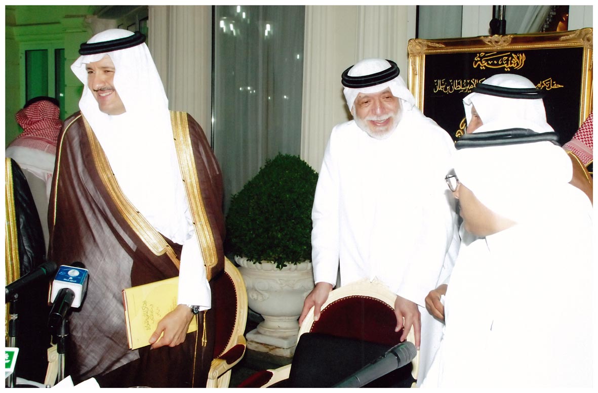 صورة 26955: الشيخ عبد المقصود خوجه، صاحب السمو الملكي الأمير سلطان بن سلمان بن عبد العزيز 