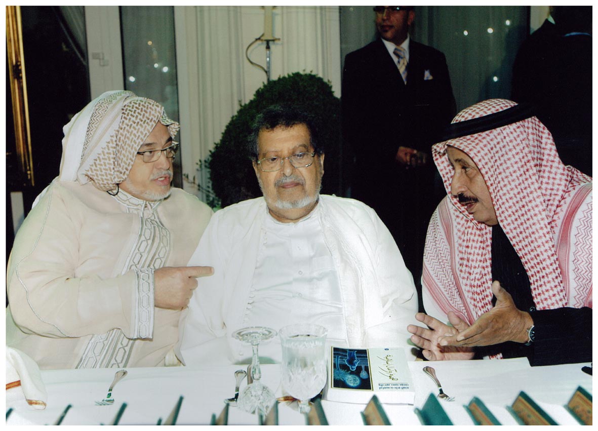 صورة 28011: أ. د. عبد المحسن القحطاني، معالي الأستاذ إبراهيم الوزير، الأستاذ أحمد محمد باديب 