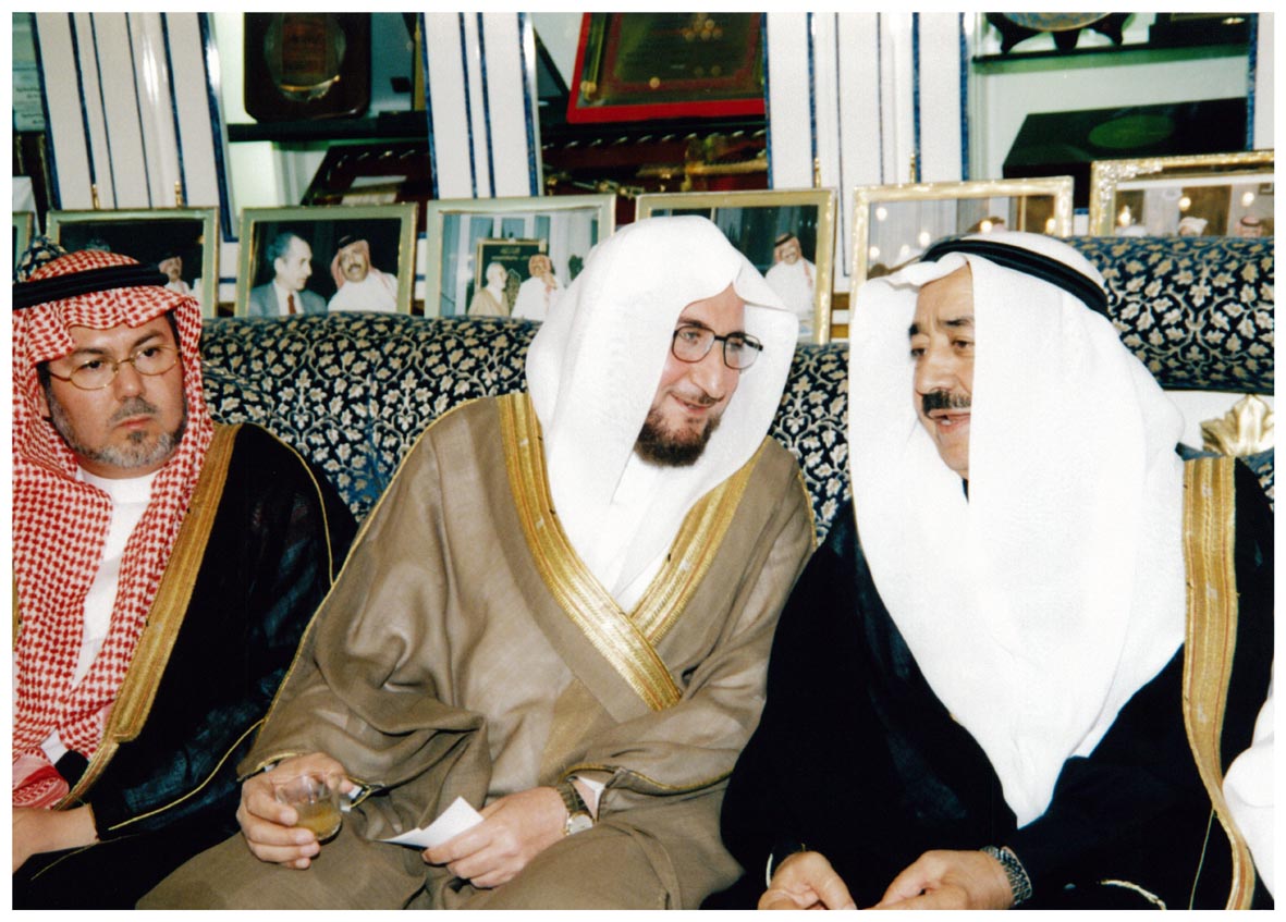 صورة 3011: معالي أ. د. رضا عبيد، أ. د. عبد الكريم محمد بكار، () 