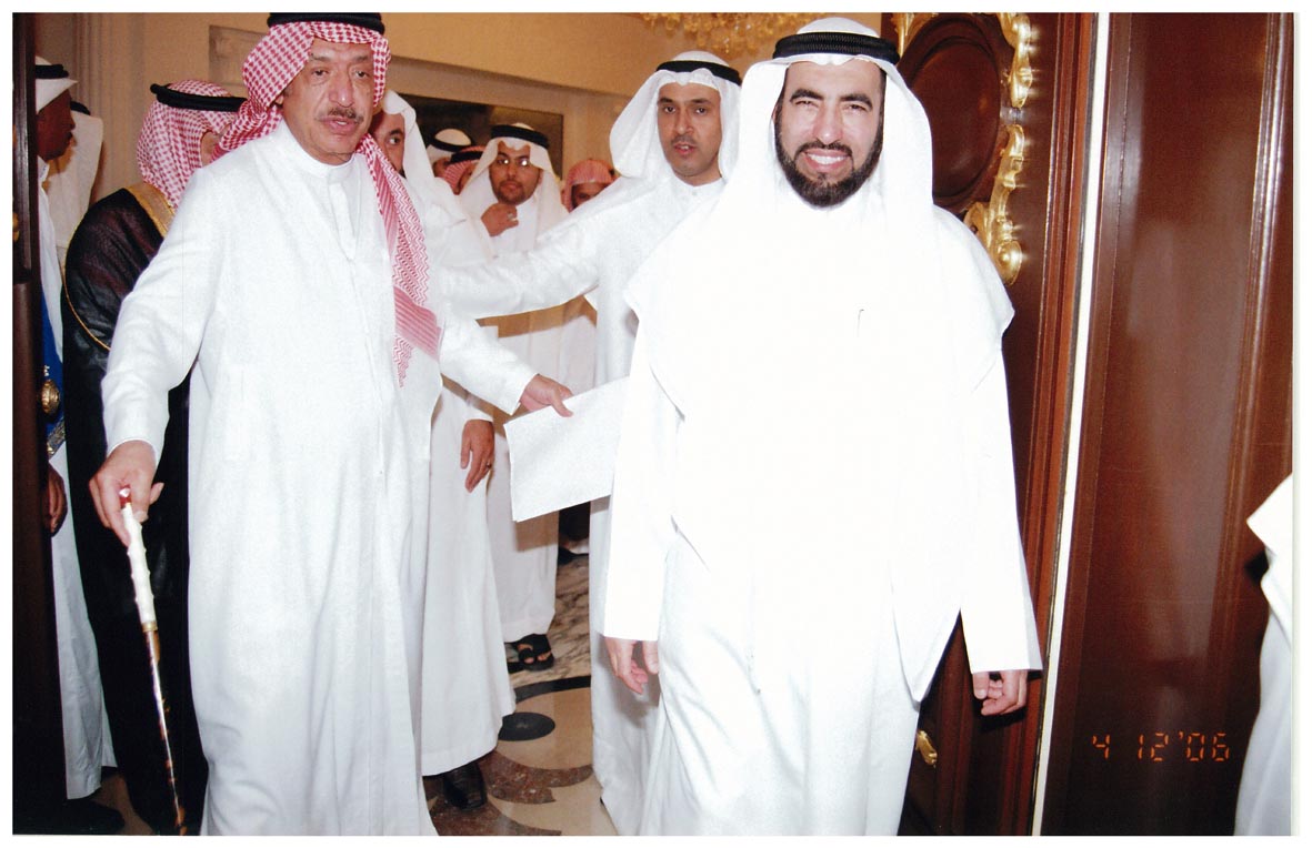 صورة 36: الدكتور الطارق سويدان وخلفه الأستاذ ابراهيم النخيلان فالشيخ عبد المقصود خوجه 