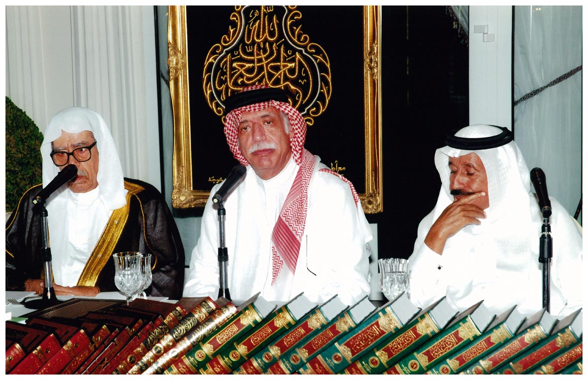 صورة 375: الدكتور عبد المحسن القحطاني، ثم الشيخ عبد المقصود خوجه، ثم الأستاذ عدنان محمد العوامي 