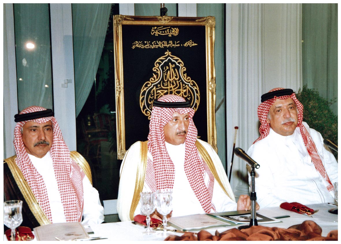 صورة 4117: معالي الشيخ عبد المقصود خوجه، صاحب السمو الملكي الأمير تركي بن ناصر، () 