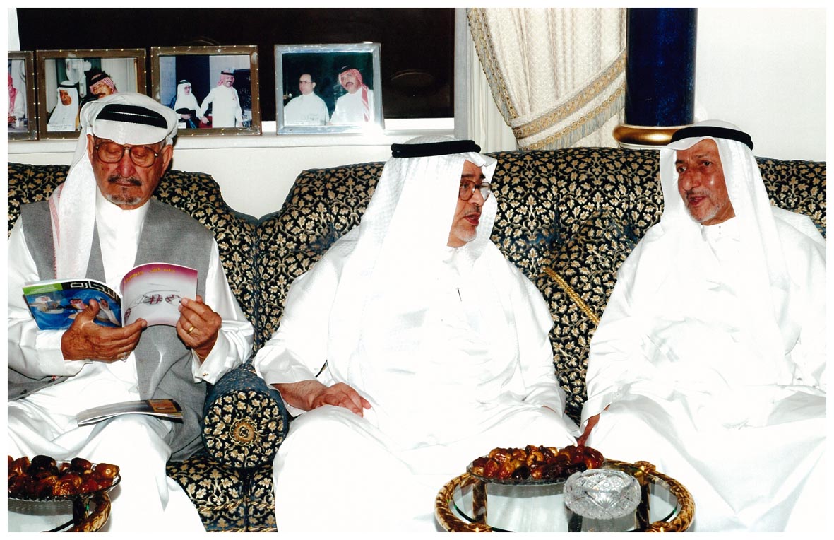 صورة 412: الأستاذ إبراهيم شمس، ثم الدكتور حسن عمر بلخي، ثم الأستاذ عبد الحميد الدرهلي 