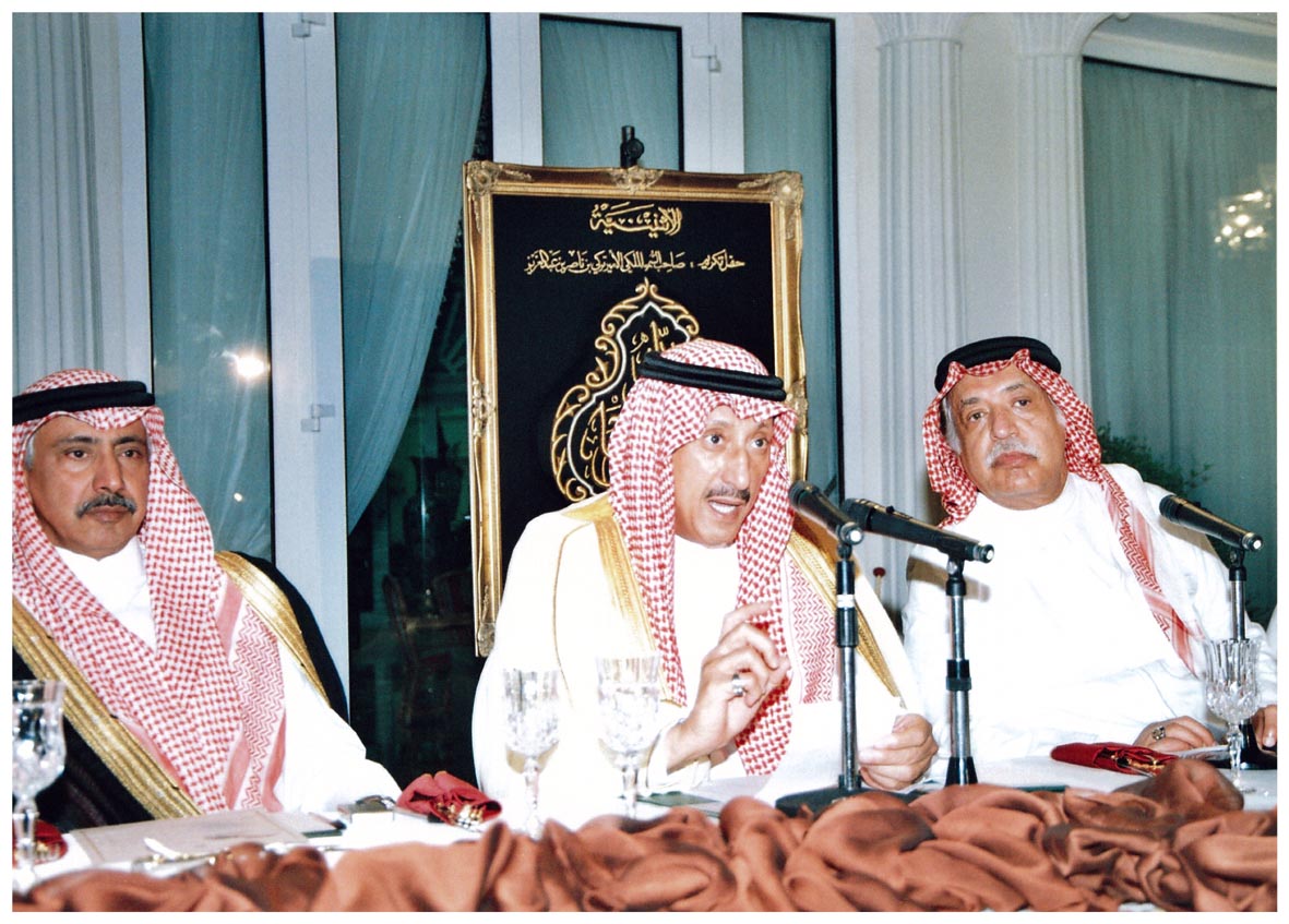 صورة 4128: معالي الشيخ عبد المقصود خوجه، صاحب السمو الملكي الأمير تركي بن ناصر، () 