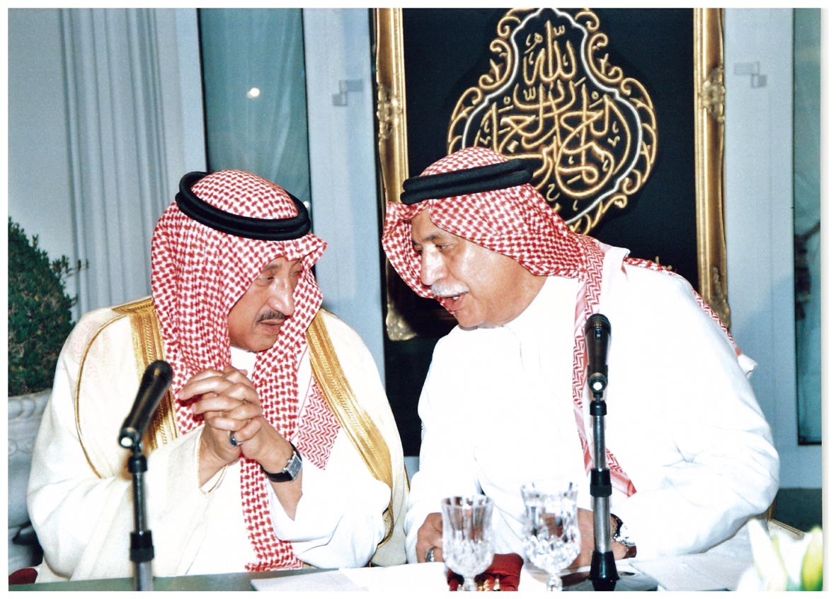 صورة 4129: معالي الشيخ عبد المقصود خوجه، صاحب السمو الملكي الأمير تركي بن ناصر بن عبد العزيز 