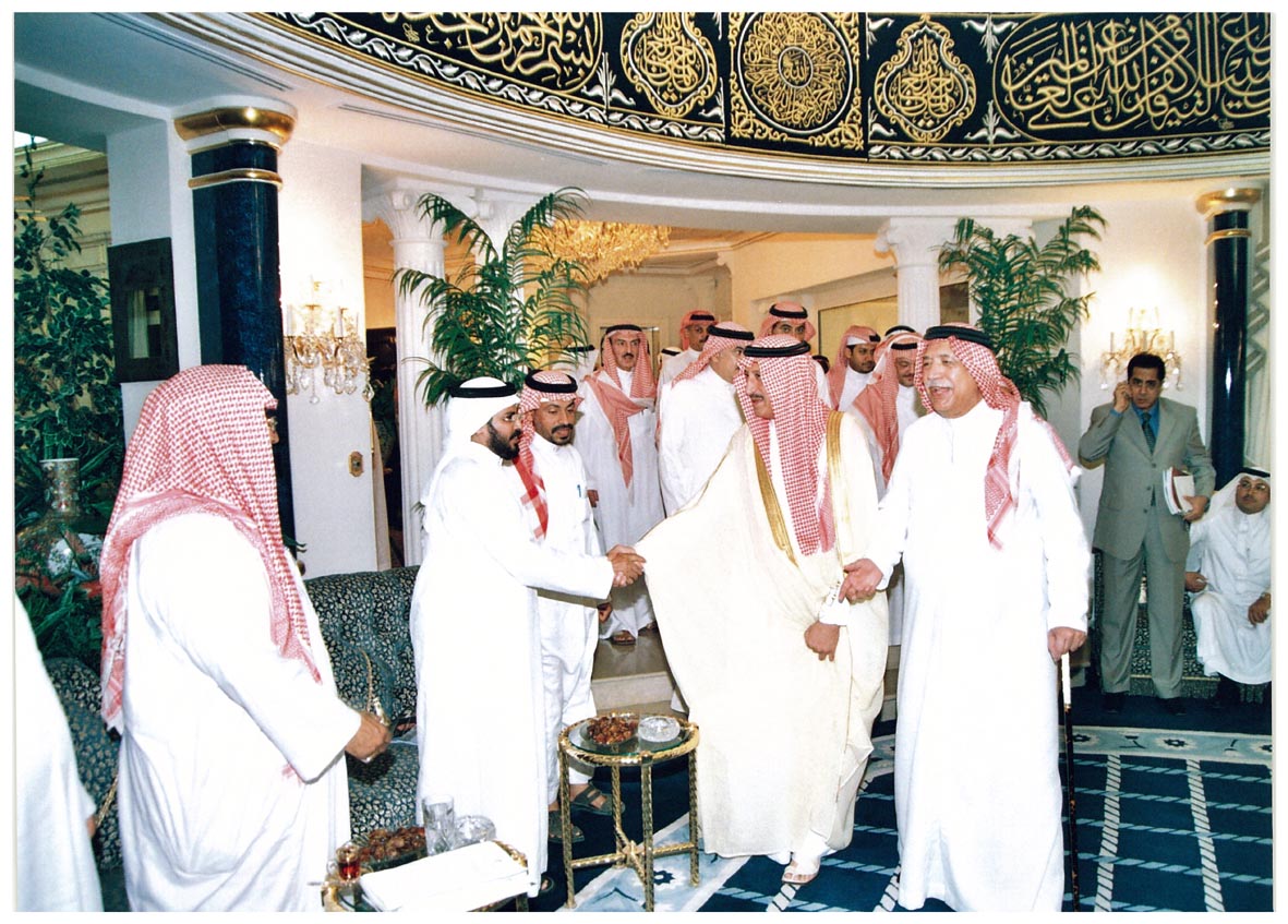صورة 4171: الشيخ عبد المقصود خوجه، صاحب السمو الملكي الأمير تركي بن ناصر، ()... 