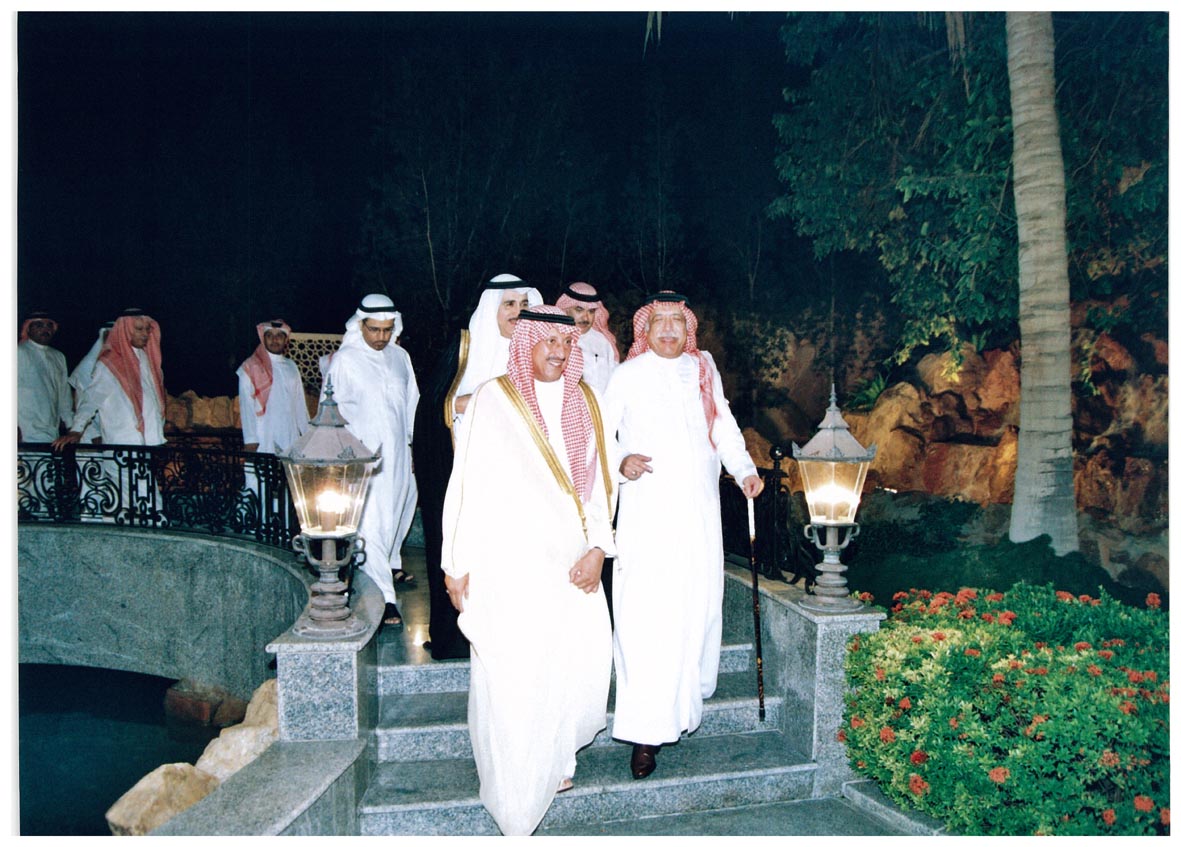 صورة 4176: صاحب السمو الملكي الأمير تركي بن ناصر، الشيخ عبد المقصود خوجه، ()... 