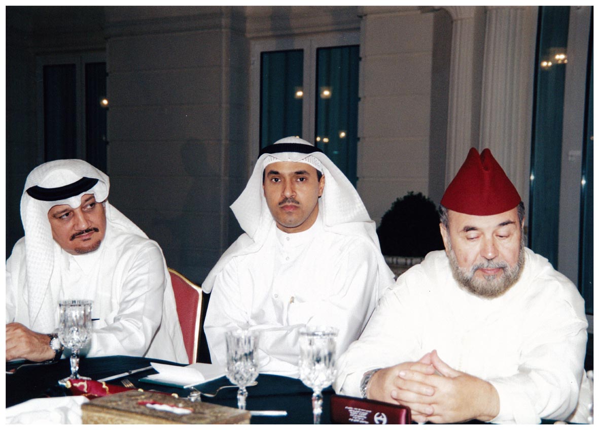 صورة 4213: أ. د. حسن الوراكلي، القنصل الكويتي علي إبراهيم النخيلان، د. عبد العزيز الصويغ 