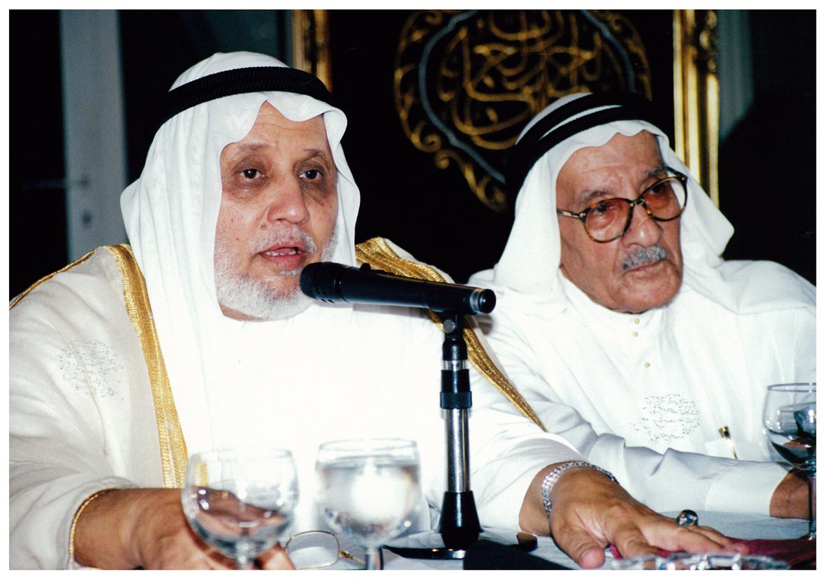 صورة 4956: الأستاذ حسن عبد الحي قزاز، معالي أ. د. محمد عبده يماني 