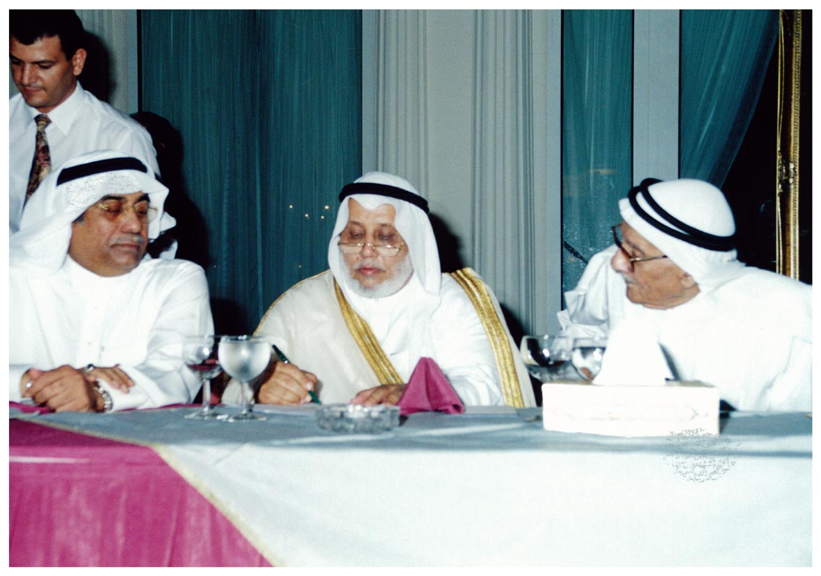 صورة 5021: الأستاذ حسن عبد الحي قزاز، معالي أ. د. محمد عبده يماني، الأستاذ عبد الله عمر خياط 