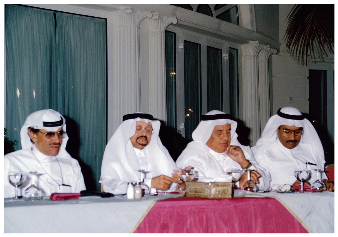 صورة 5176: د. محمد أحمد الصبيحي، ()، د. هاشم عبده هاشم، د. عبد الله مناع 