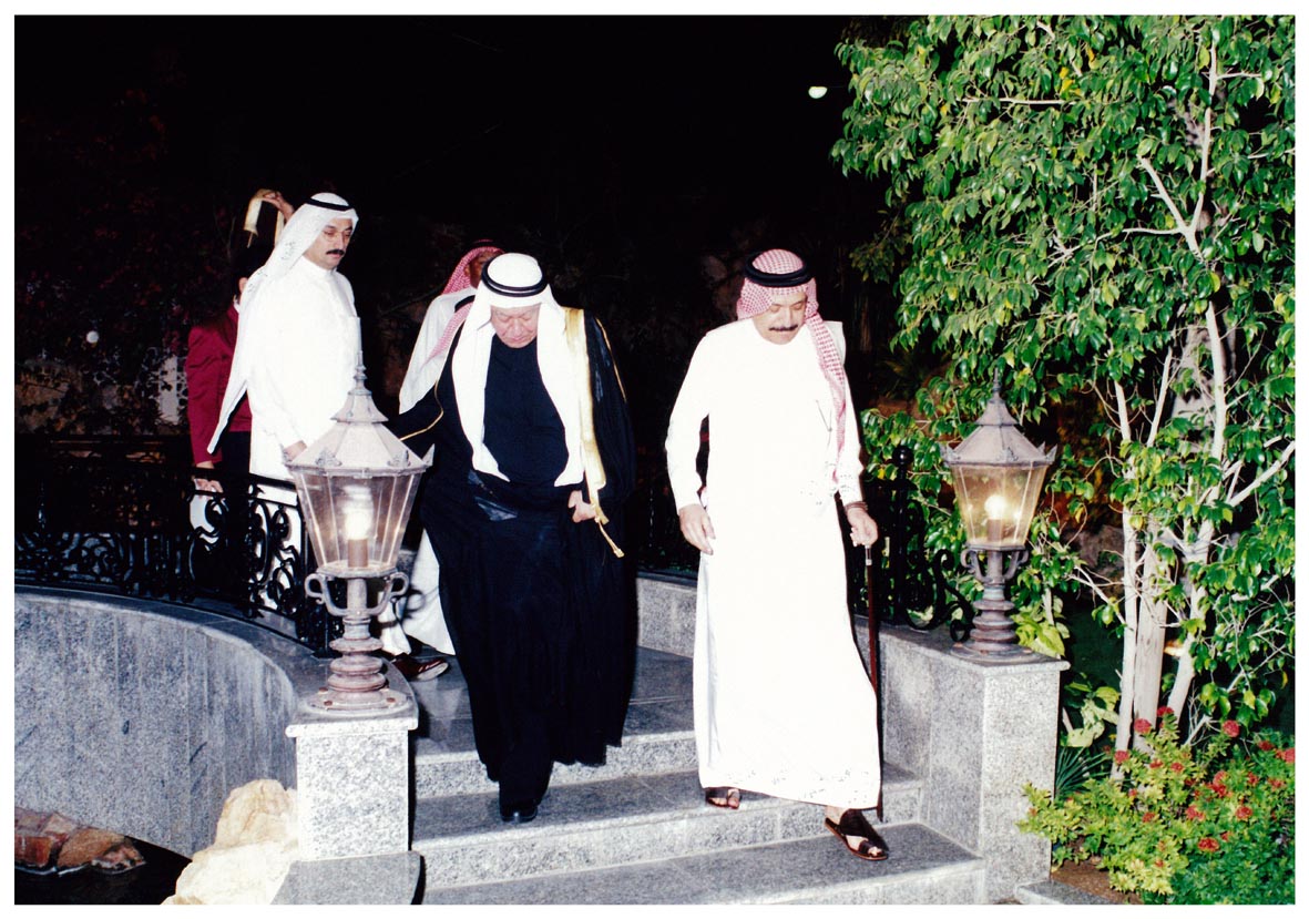 صورة 5305: الشيخ عبد المقصود خوجه، معالي الأستاذ يوسف الشيراوي، د. عدنان اليافي 