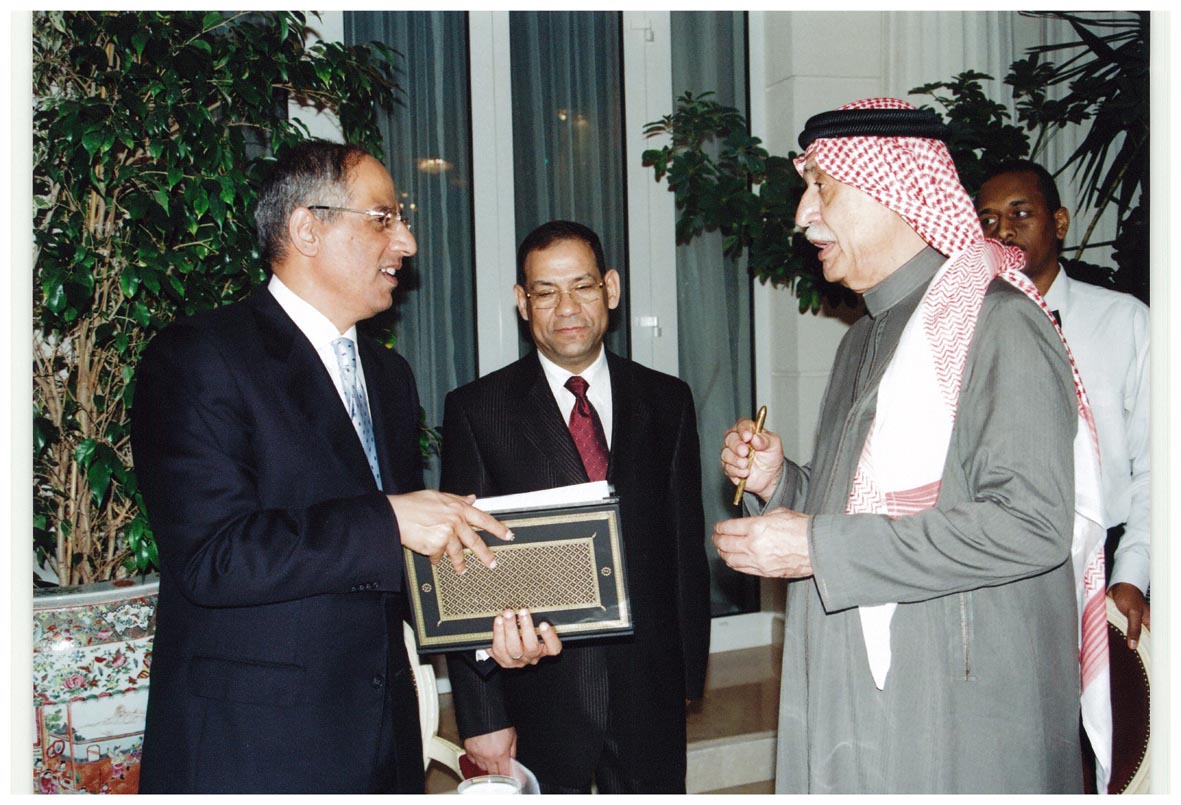صورة 6007: الشيخ عبد المقصود خوجه، السفير عفيفي عبد الوهاب، الدكتور سليمان عبد المنعم 