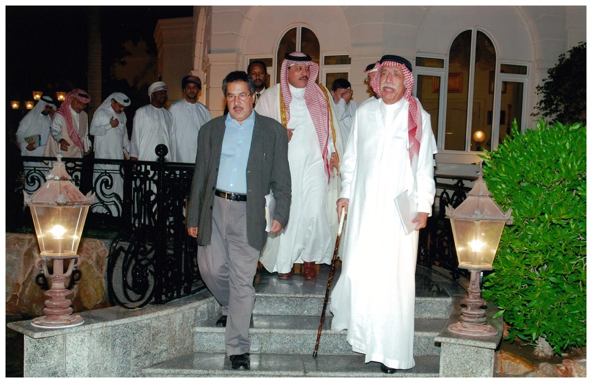 صورة 604: الشيخ عبد المقصود خوجه، الأستاذ سيف الرحبي، وفي الخلف الدكتور جميل مغربي 