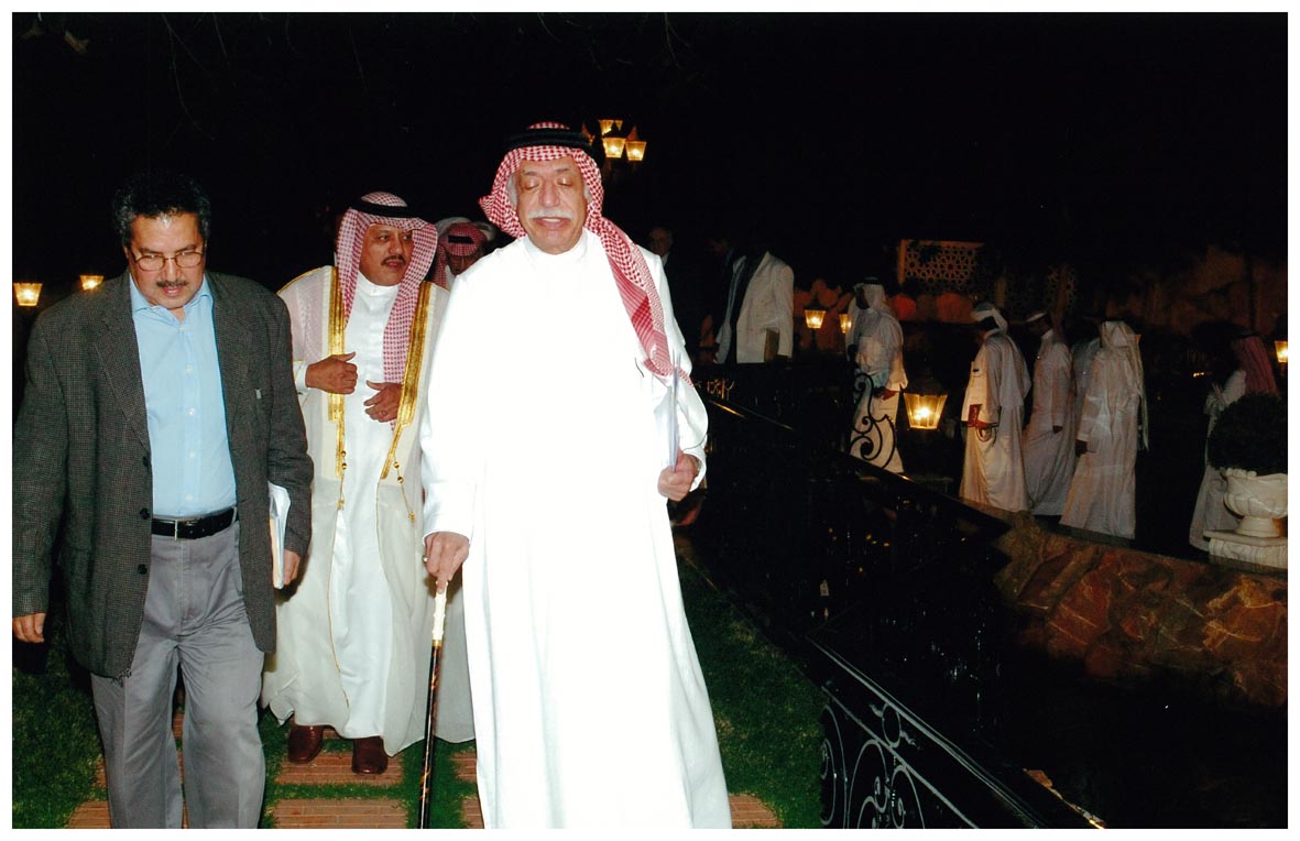 صورة 607: الشيخ عبد المقصود خوجه، الأستاذ سيف الرحبي، وفي الخلف الأستاذ الدكتور جميل مغربي 